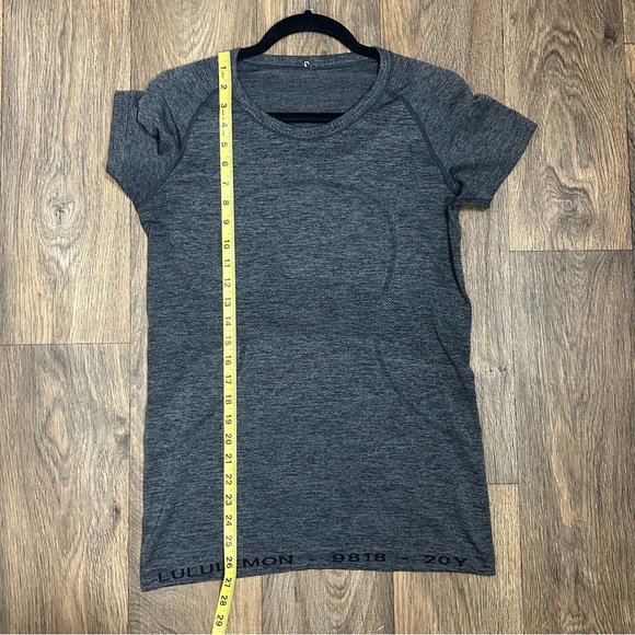 Lululemon Swiftly Tech Short Sleeve Crew *20Y Collection Black/Anchor Size 8 - Picture 7 of 7